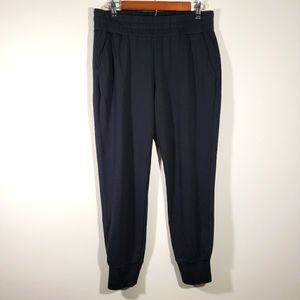 Size M CAbi women joggers in black